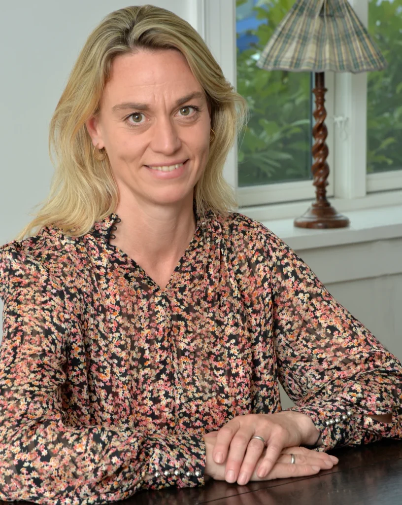 "Line Høygaard byder forældre velkommen til Forældre café med sparring og støtte